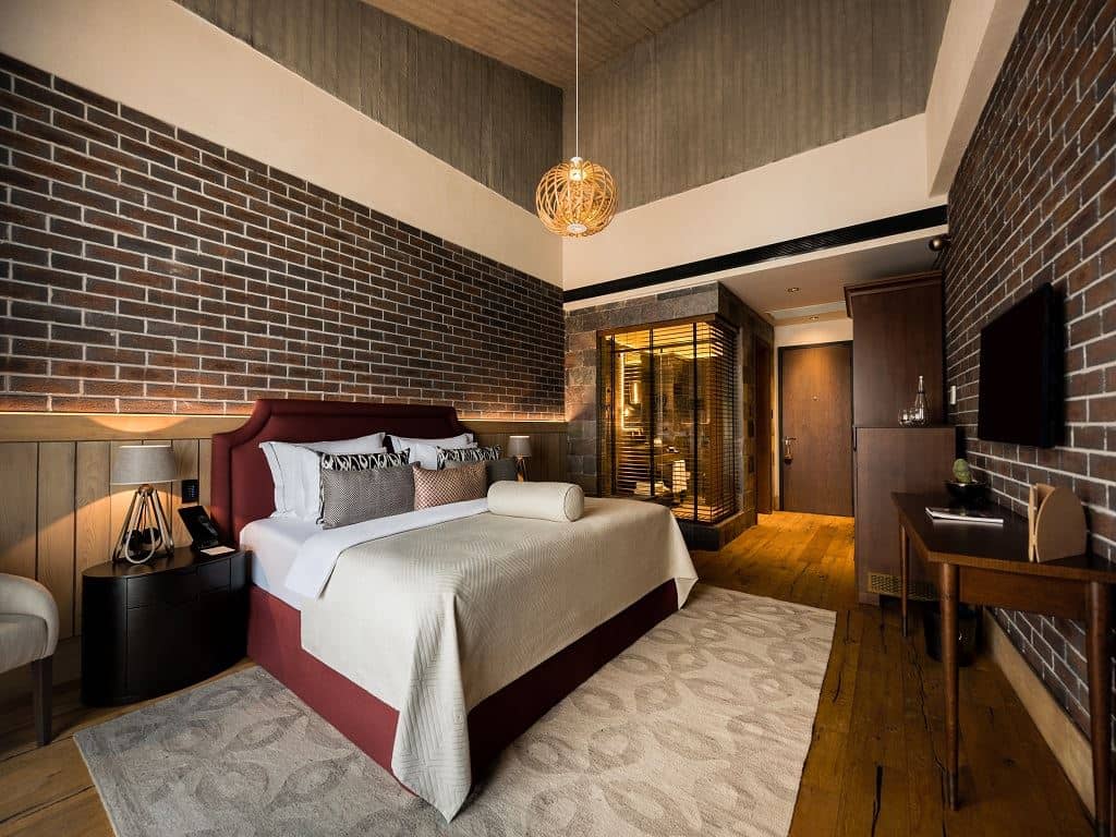 rooms-king-bed-deluxe