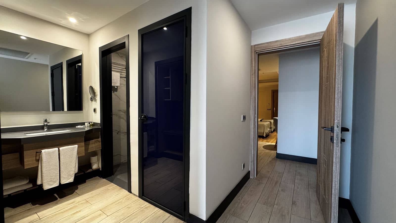 rooms-family-room-2-bedrooms-land-view