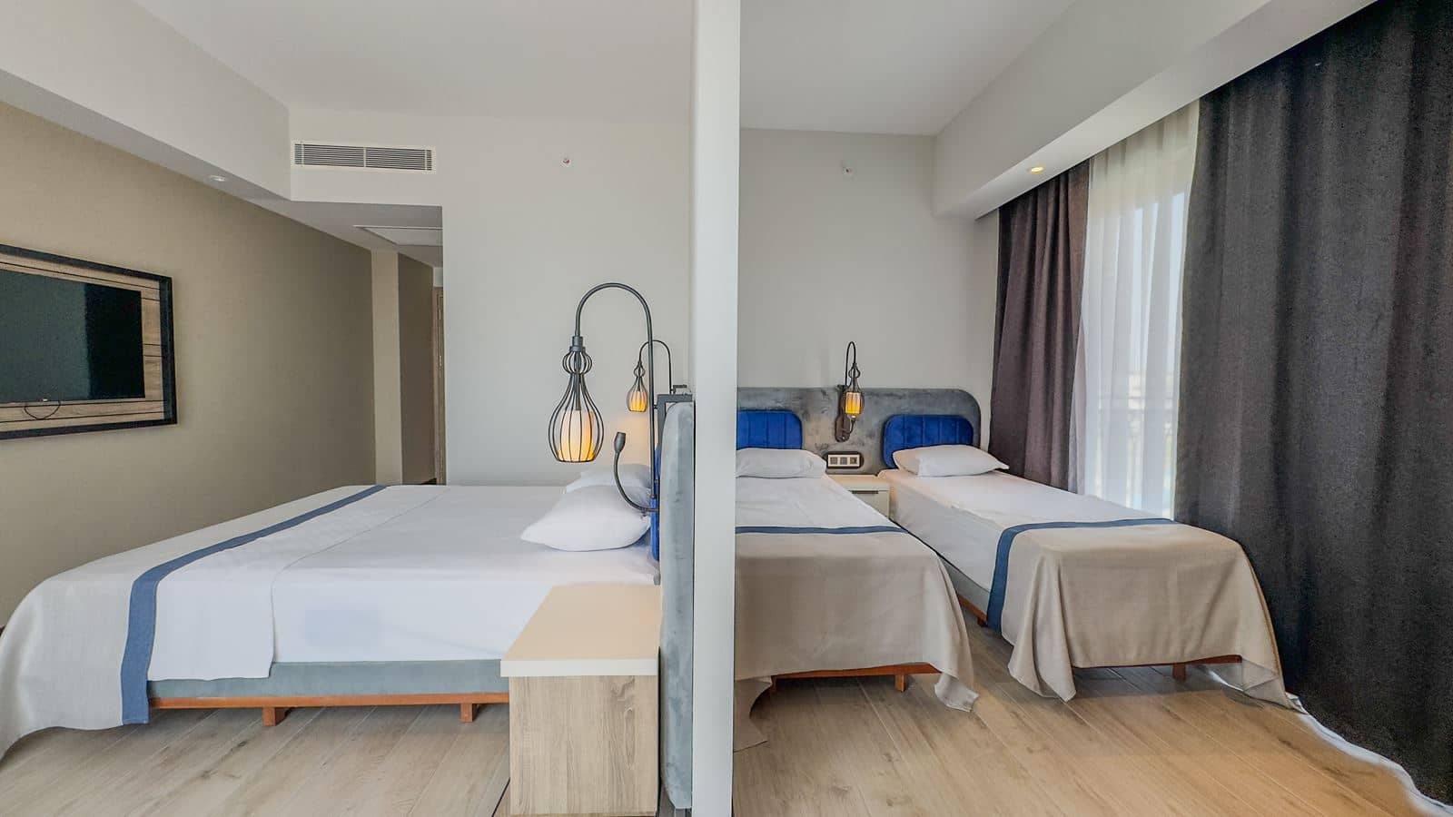 rooms-family-room-1-bedroom-land-view