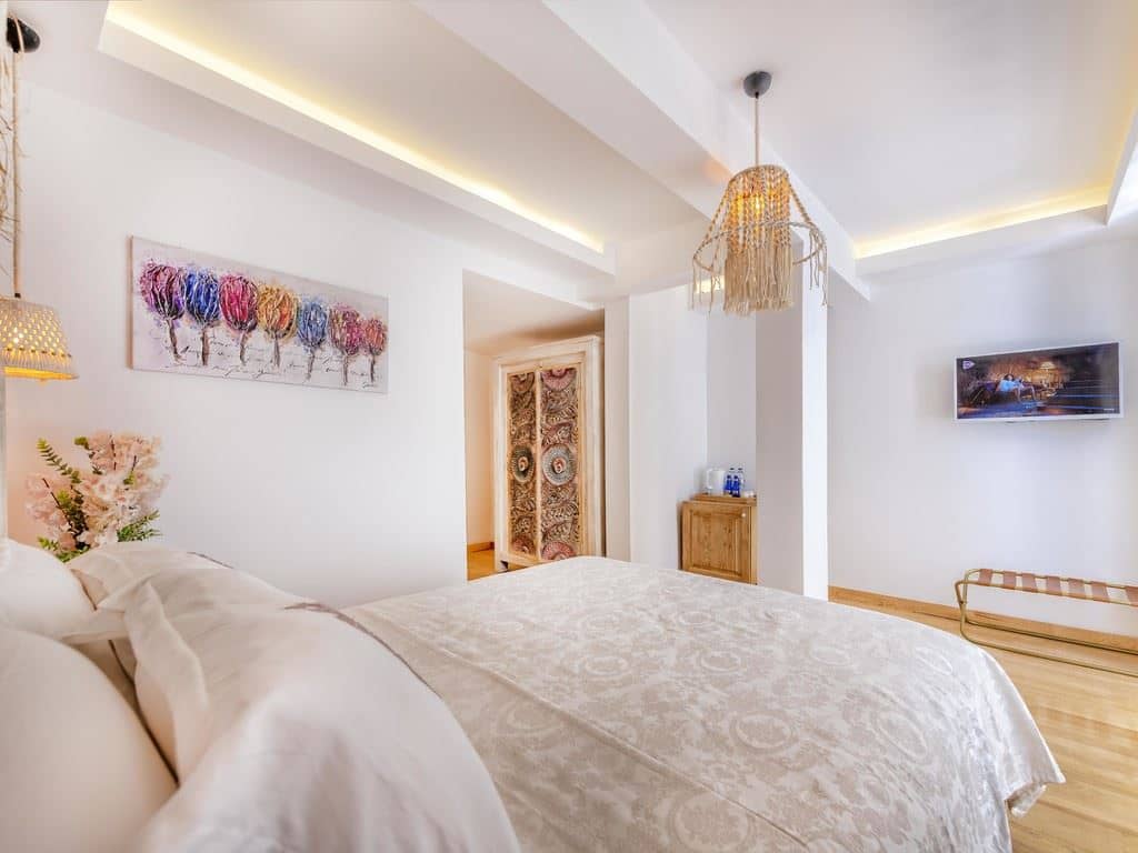 rooms-deluxe-room