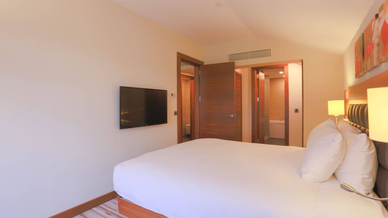 rooms-king-suit