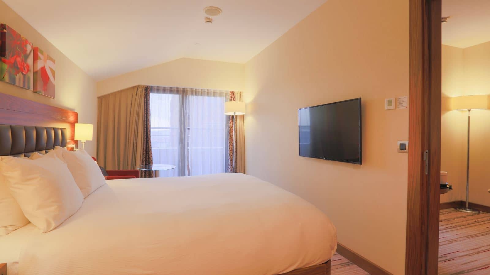 rooms-king-suit