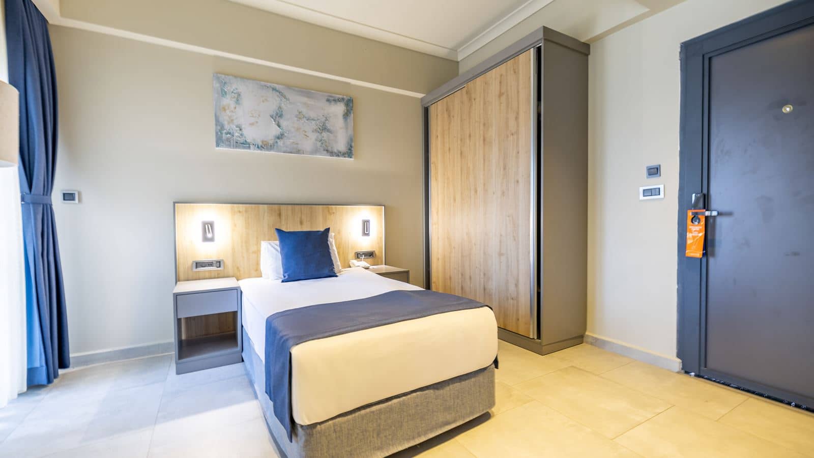 rooms-club-family-room