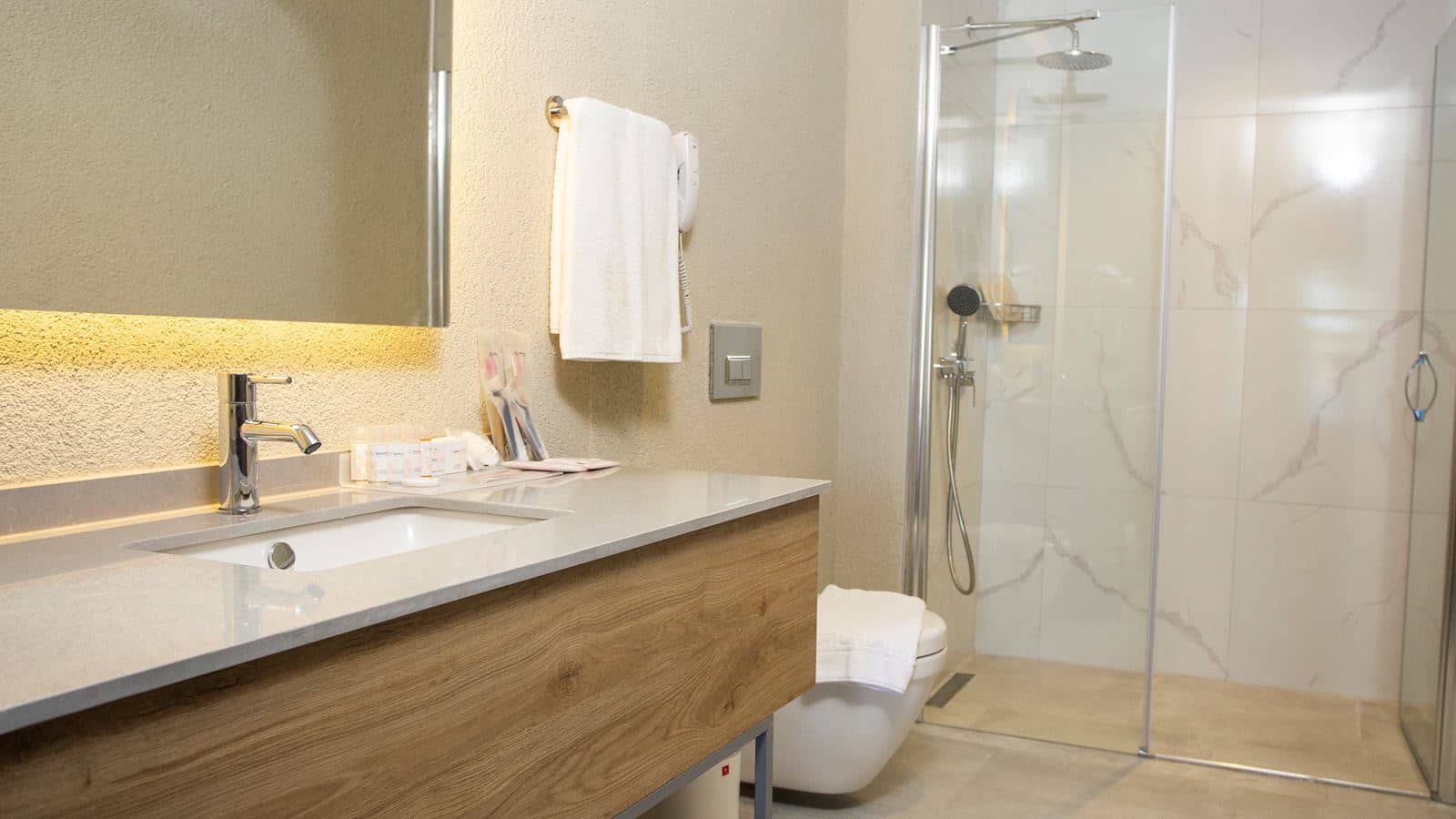 rooms-club-standard-land-view-room