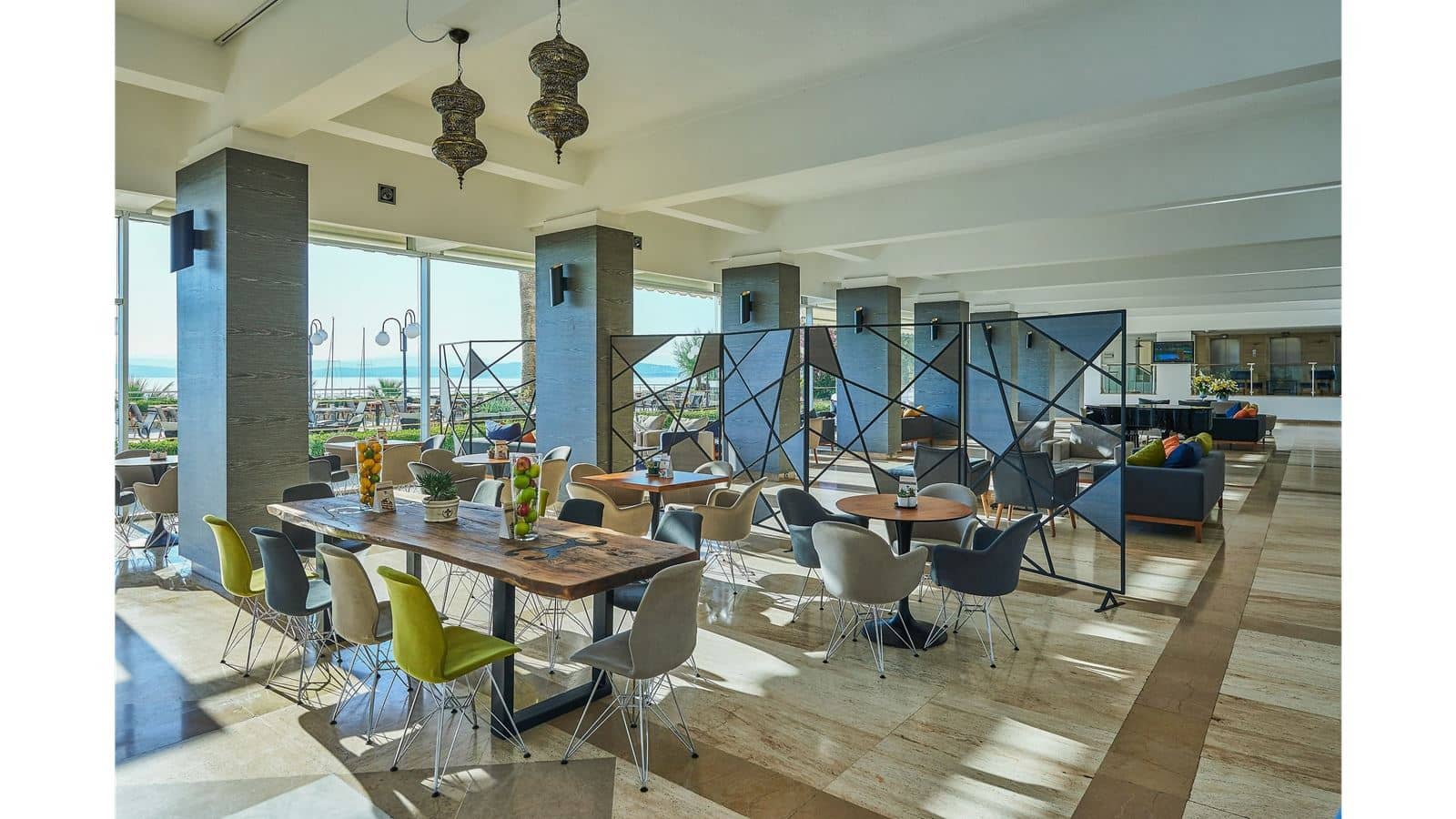 restaurants-lobby-bar-and-patisserie