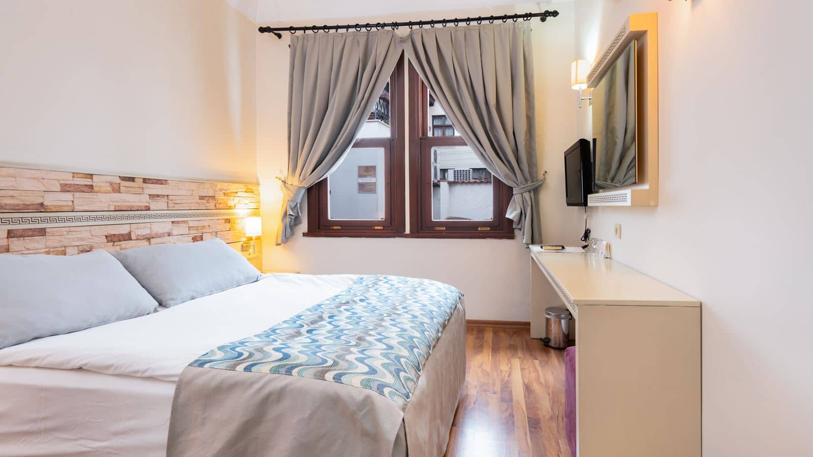 rooms-economy-room