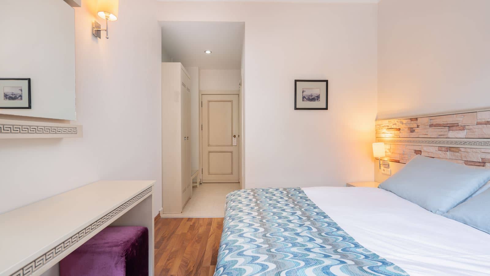 rooms-economy-room