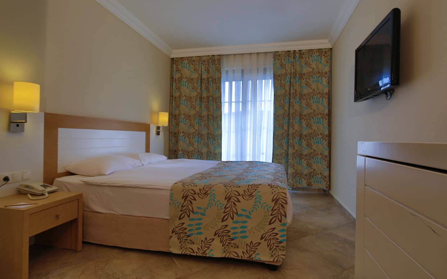 rooms-standard-room-side-sea-view