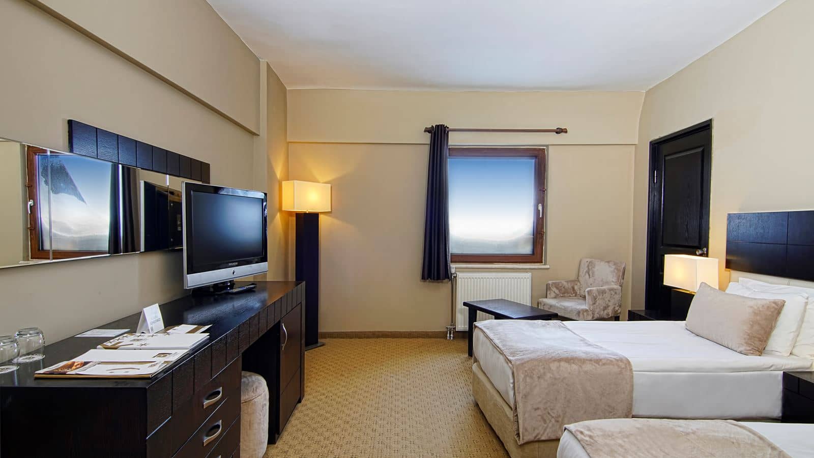 rooms-deluxe-room