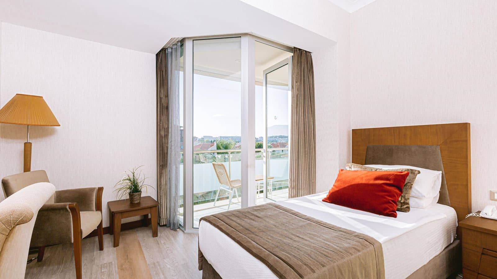 rooms-single-standart-room