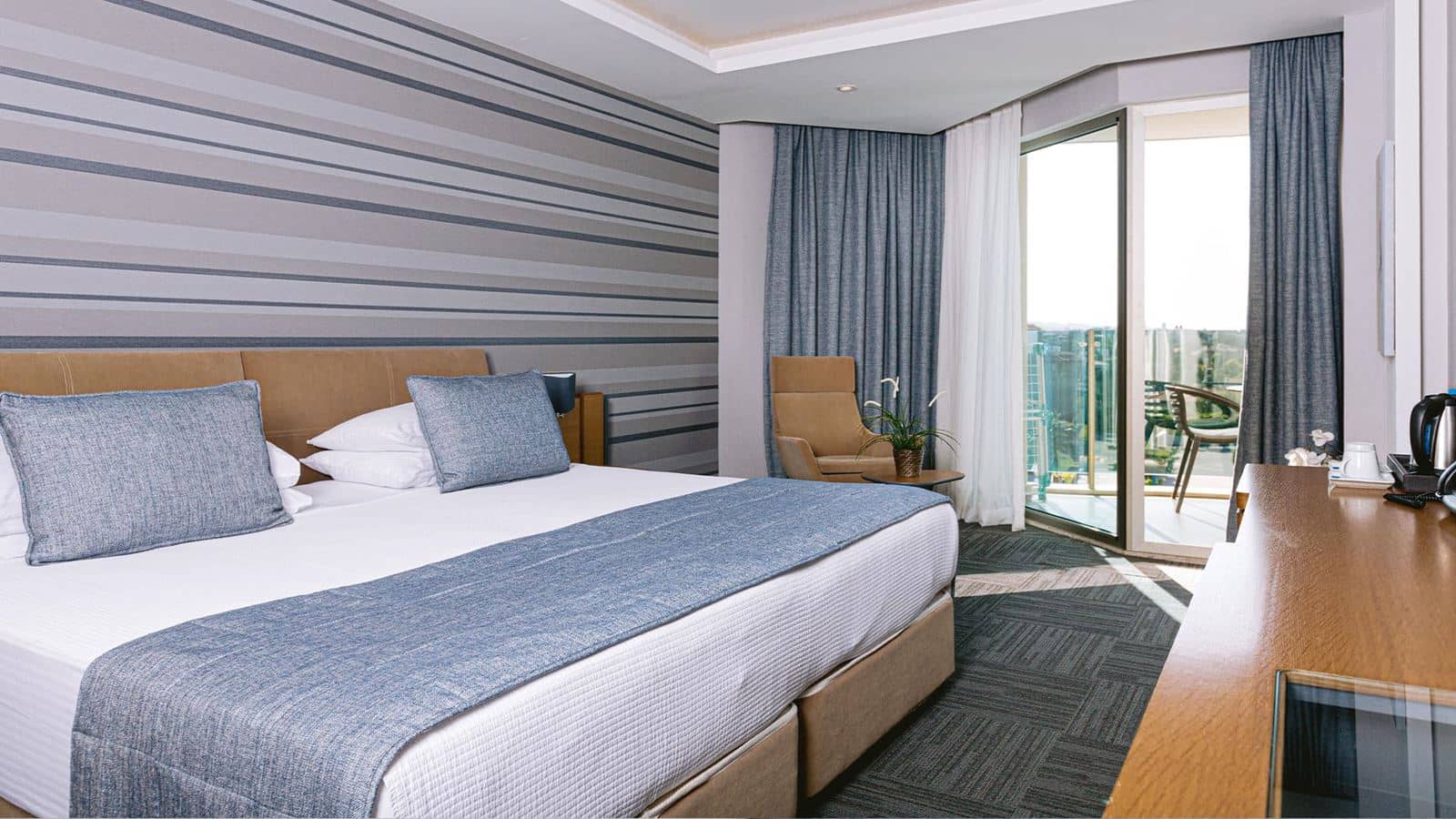 rooms-main-building-deluxe-room