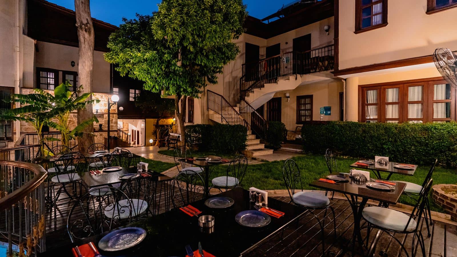 restaurants-main-building