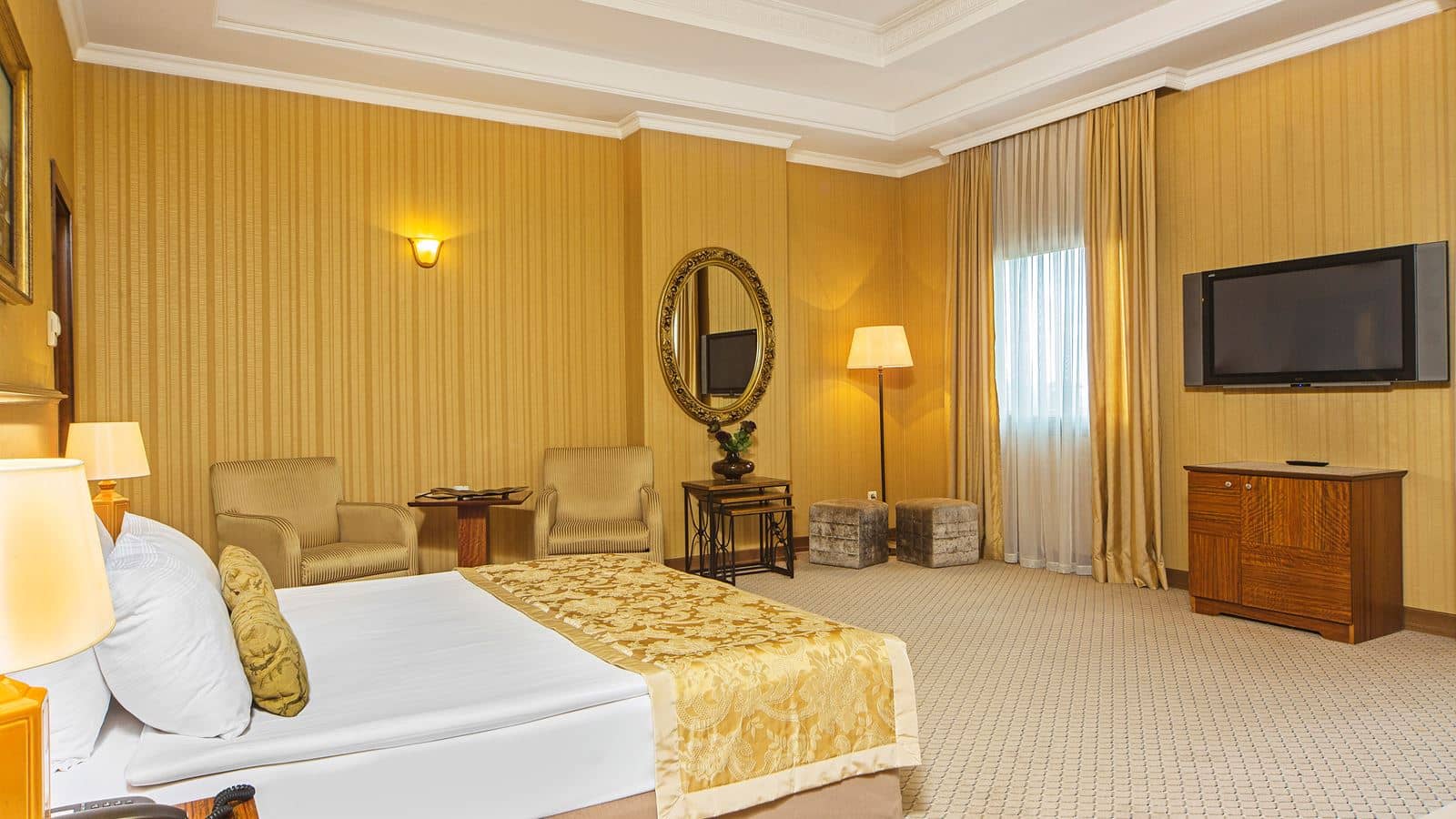 rooms-room-luxury-city-view
