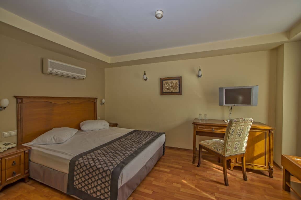 rooms-standard-deluxe-room