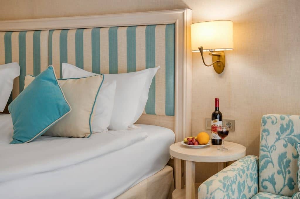 rooms-deluxe-room