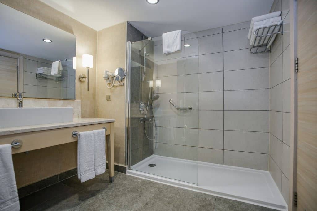 rooms-deluxe-family-room