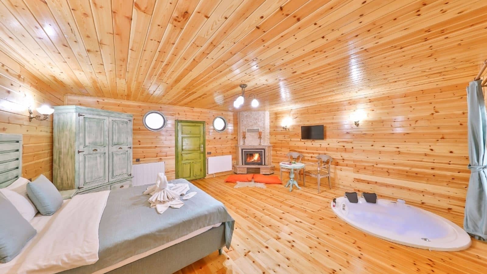 rooms-somineli-jakuzili-bungalow-oda