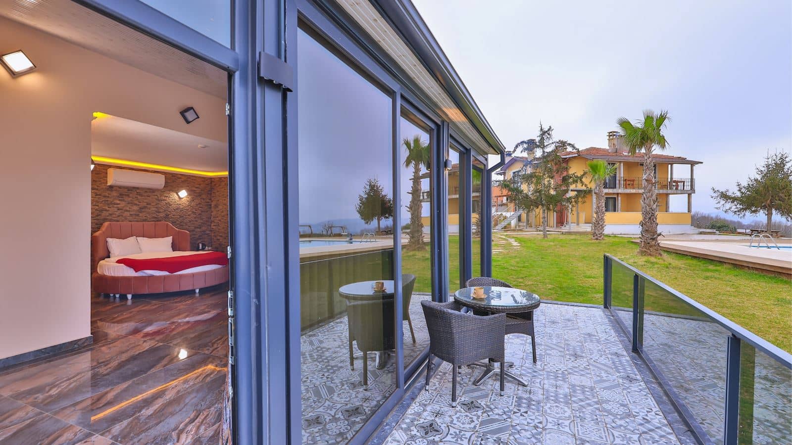 rooms-deluxe-room-with-hammam-pool-and-garden-view-fireplace-and-jacuzzi