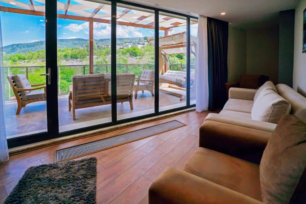 rooms-executive-suite-1+1-bahce-ve-teras-gol-manzarali