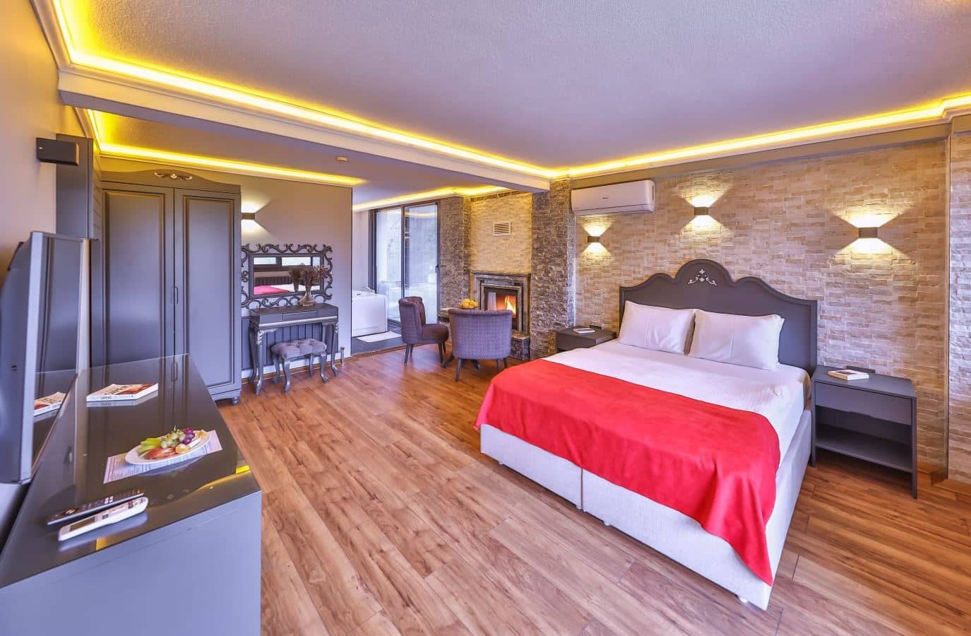 rooms-balkonlu-hamamli-saunali-jakuzili-sok-duslu-ve-somineli-hera-oda