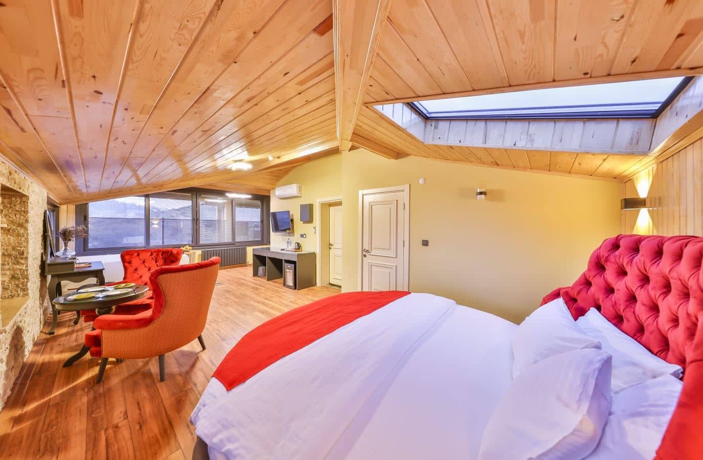 rooms-nehir-manzarali-terasli-hamamli-saunali-jakuzili-ve-somineli-pandora-oda