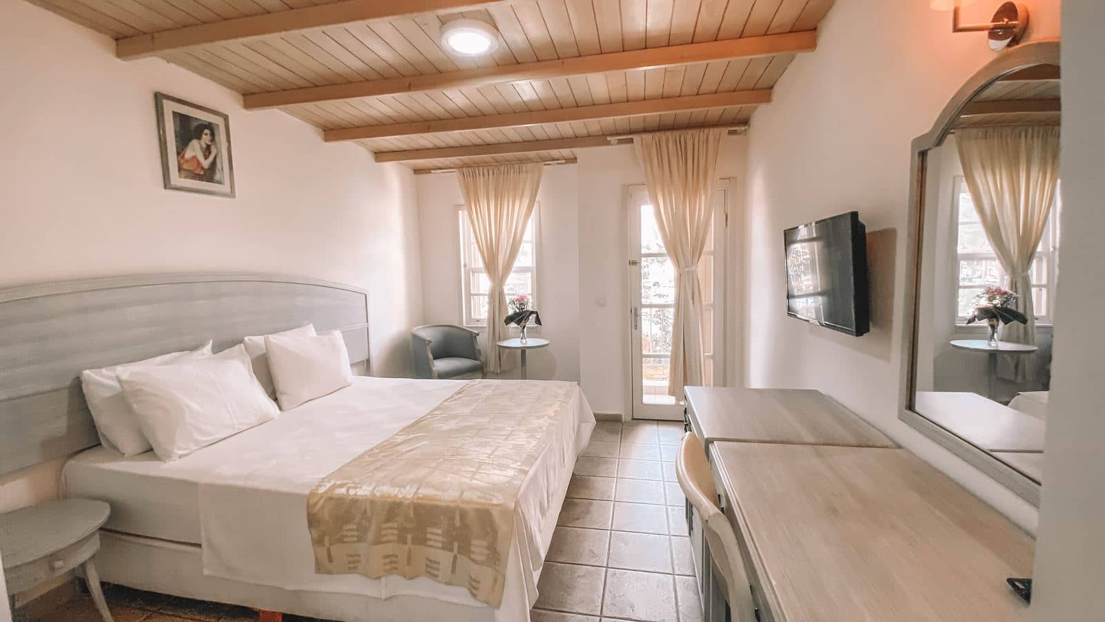 rooms-superior-room