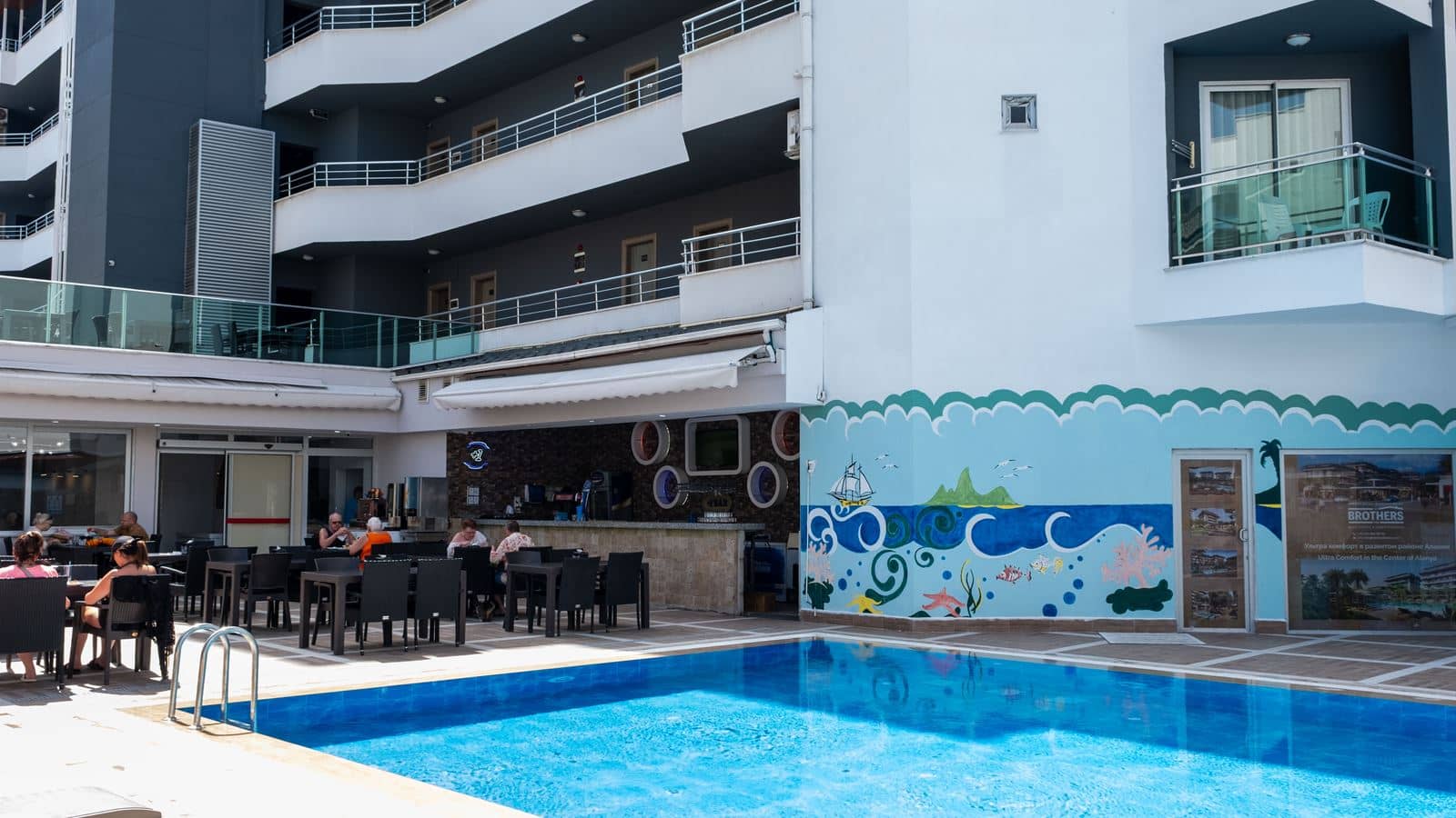 bars-swimming-pool-bar