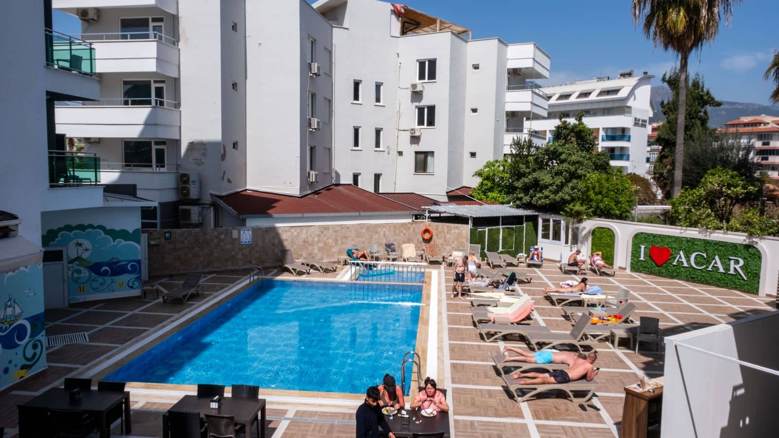 bars-swimming-pool-bar