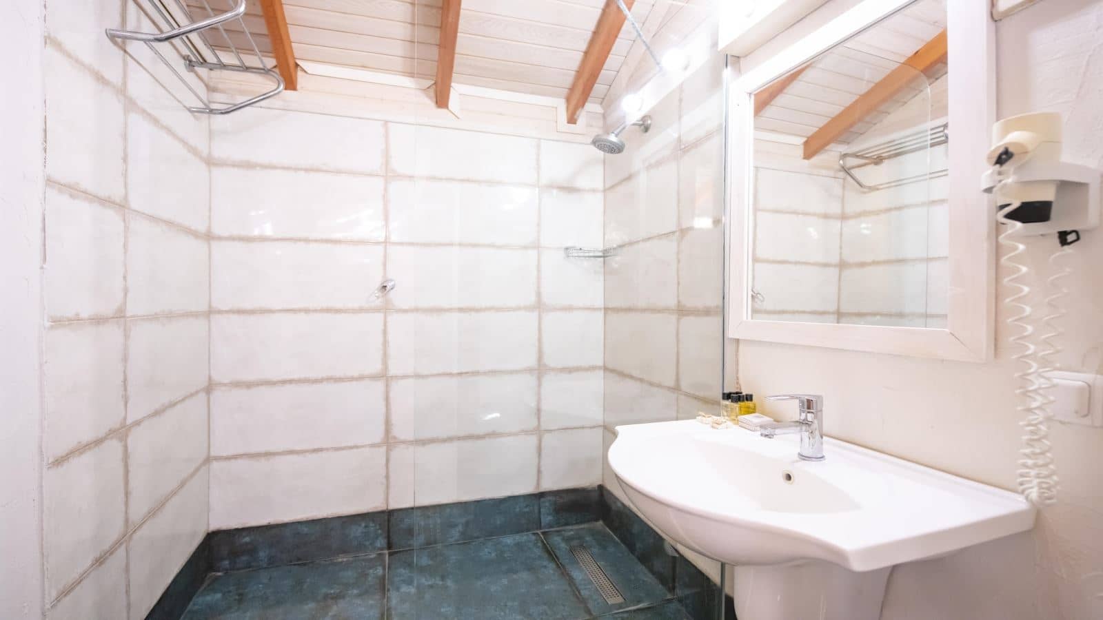 rooms-bungalow-standard-room