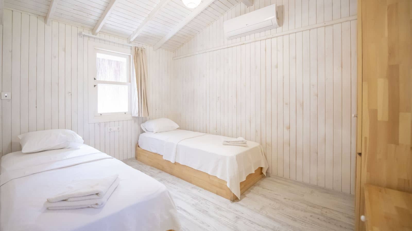 rooms-bungalow-family-room