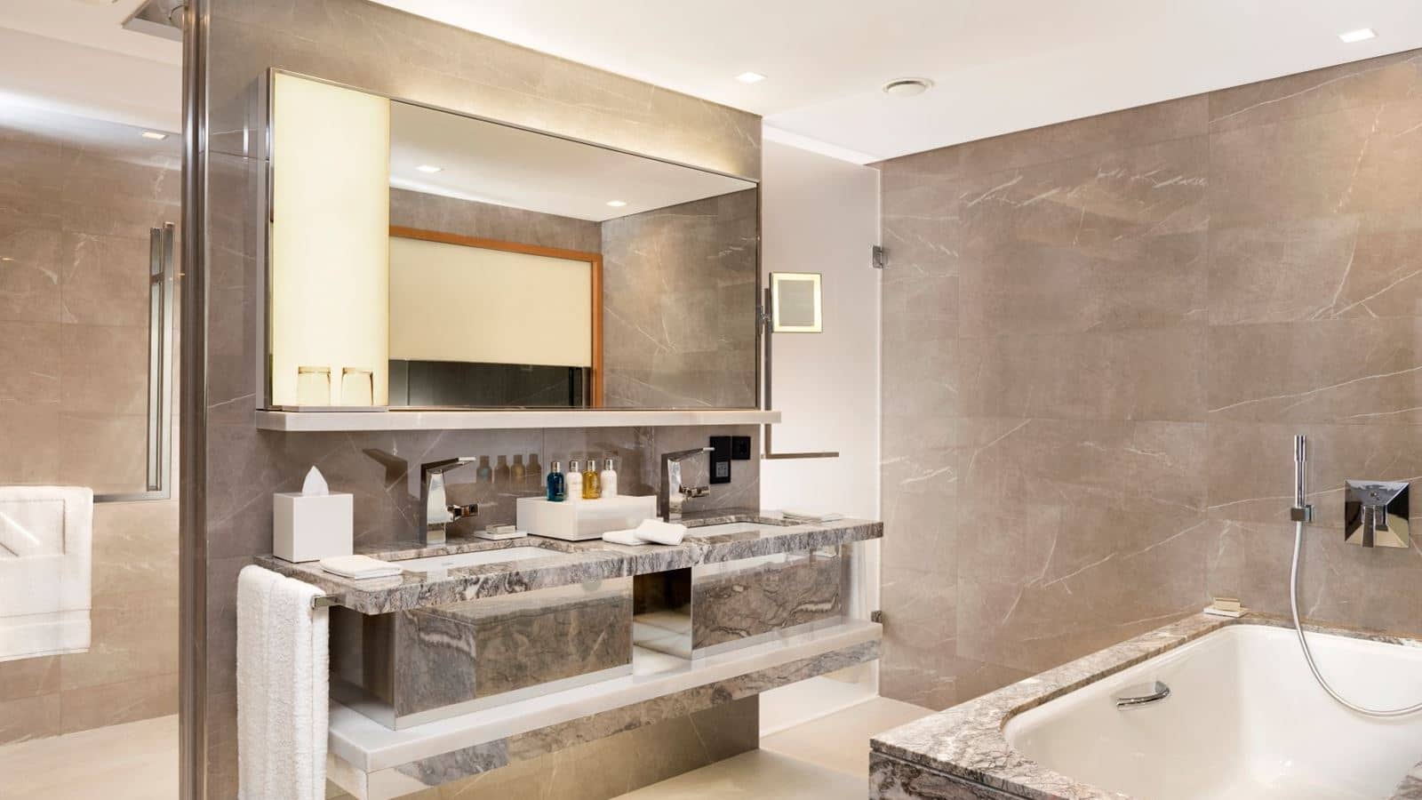 rooms-suite-with-views
