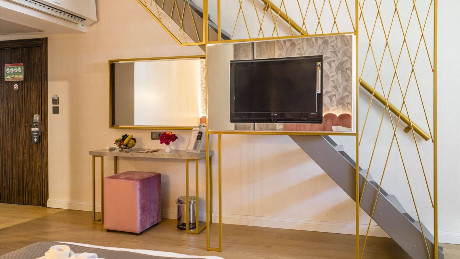 rooms-club-dublex-family-room
