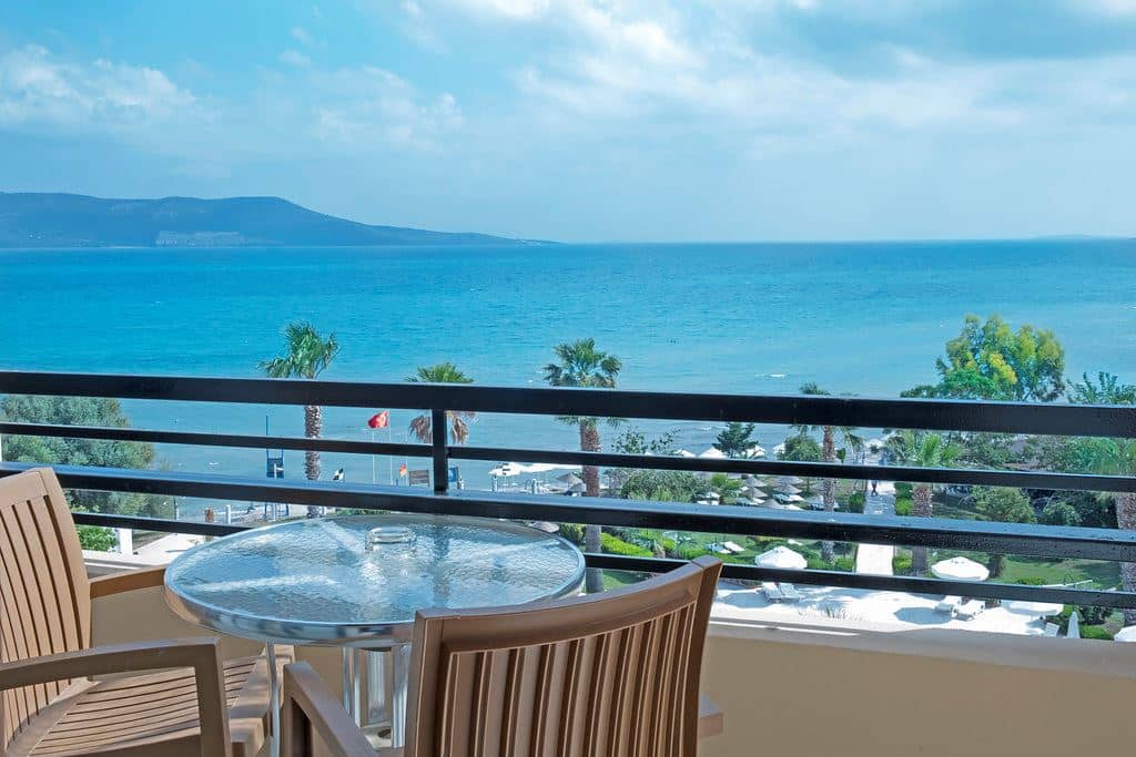 rooms-standard-room-seaview-balcony