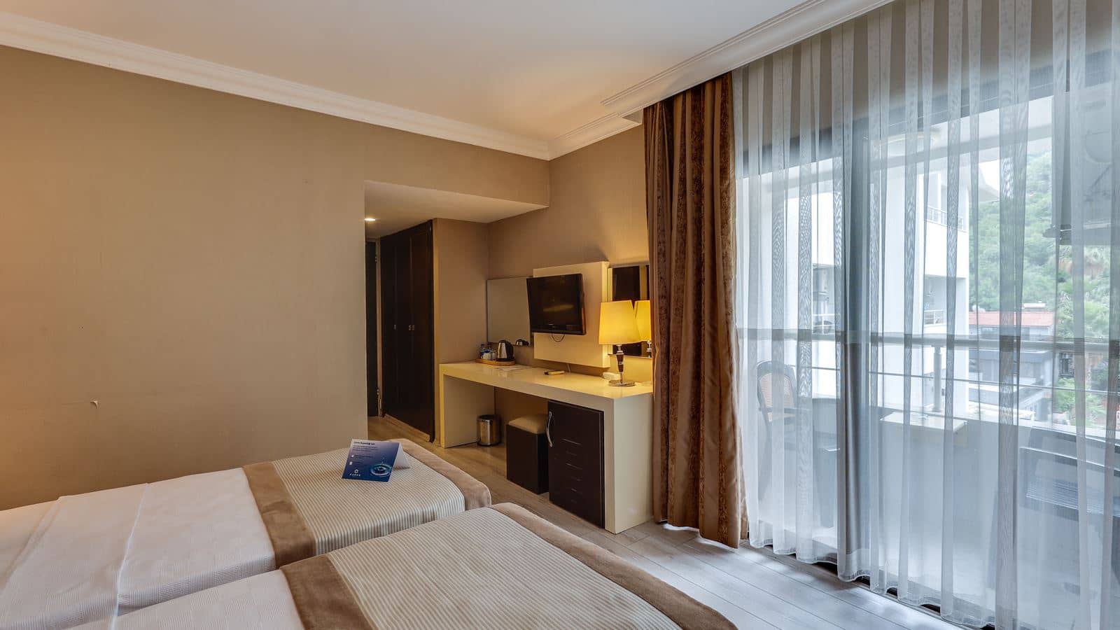 rooms-standard-room-land-view