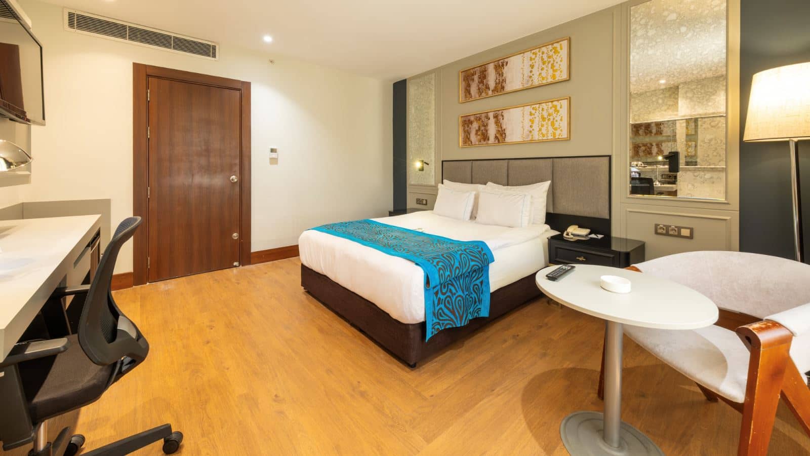 rooms-junior-suit