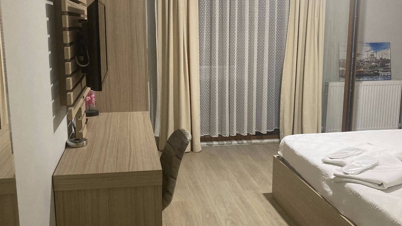 rooms-deluxe-room