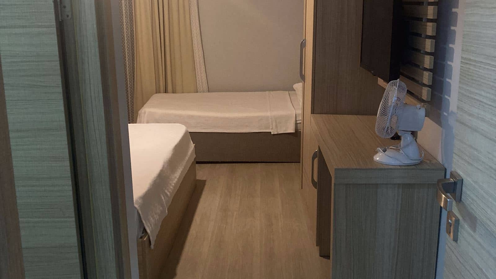 rooms-deluxe-room