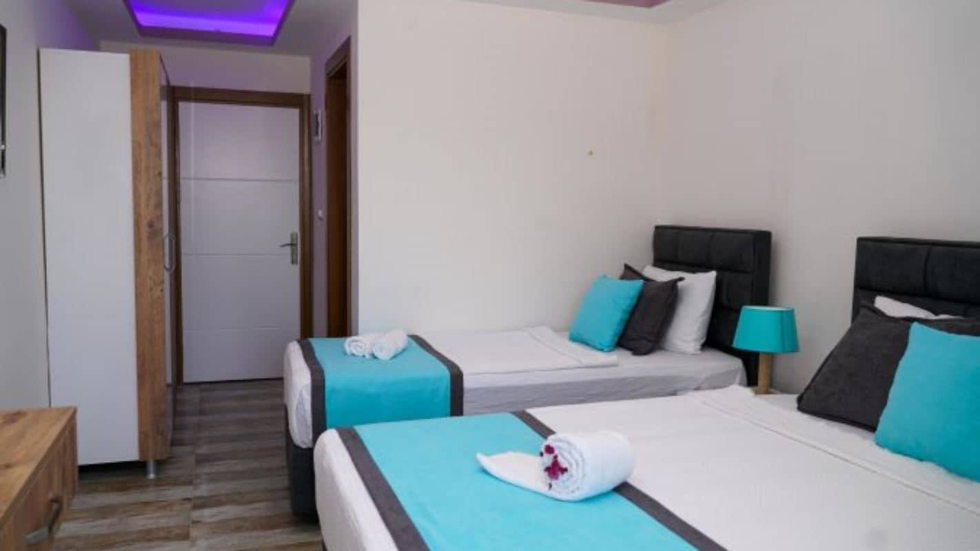 rooms-standart-oda-kara-manzarali