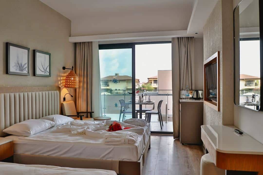 rooms-swim-up-room