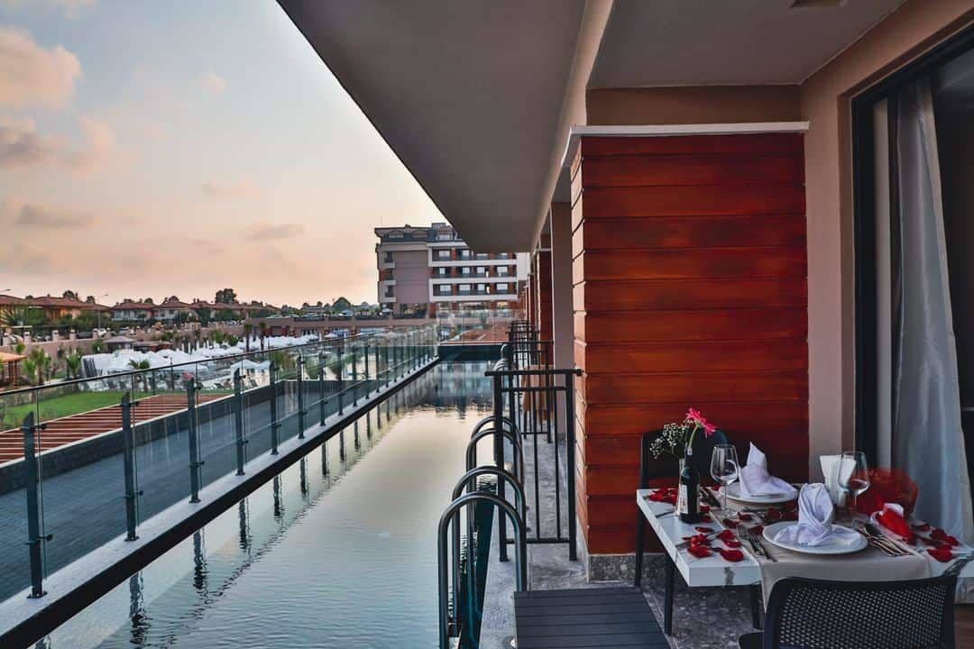 rooms-swim-up-room
