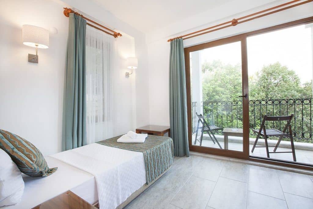 rooms-family-suite-side-sea-view