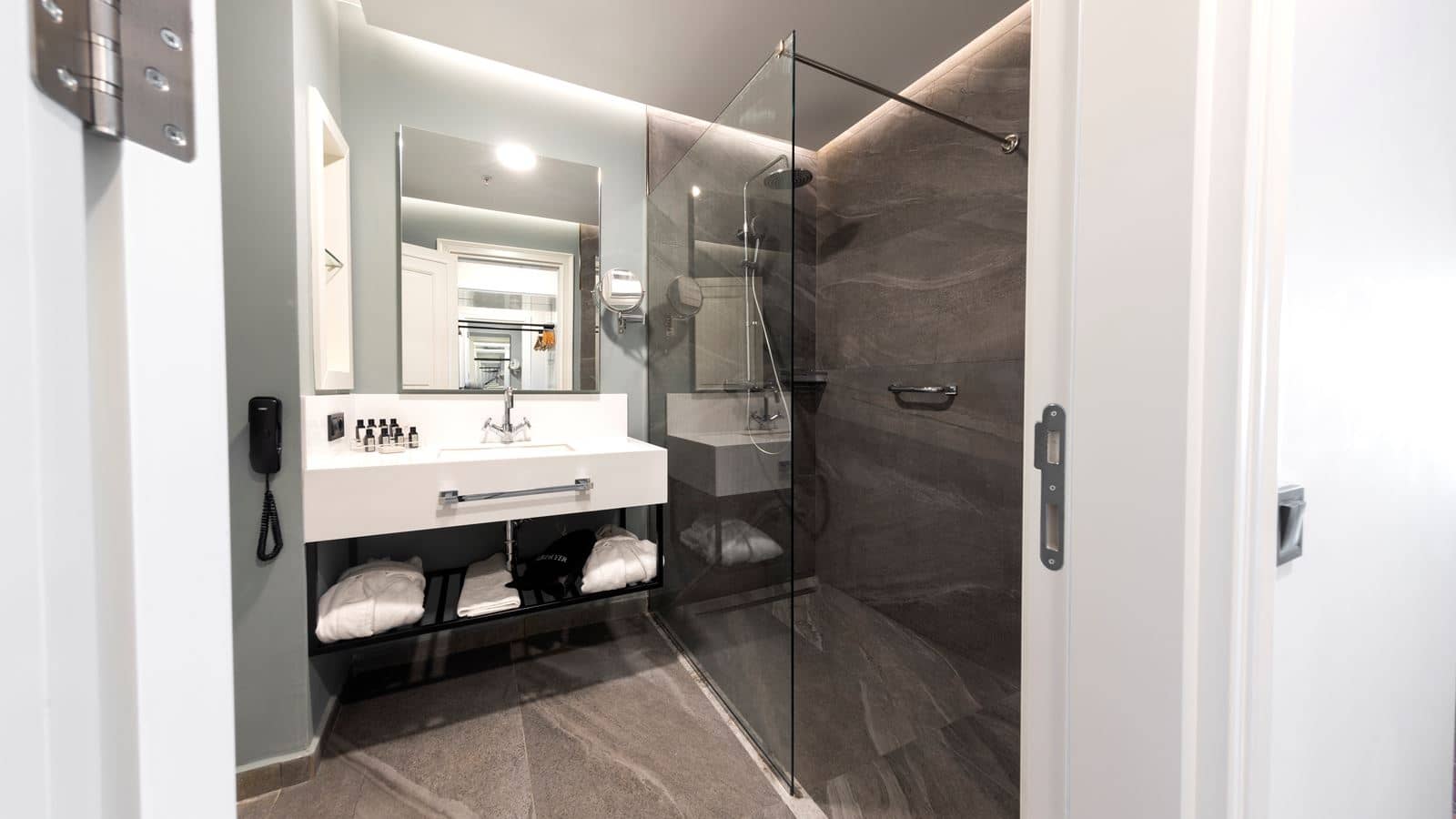rooms-superior-room