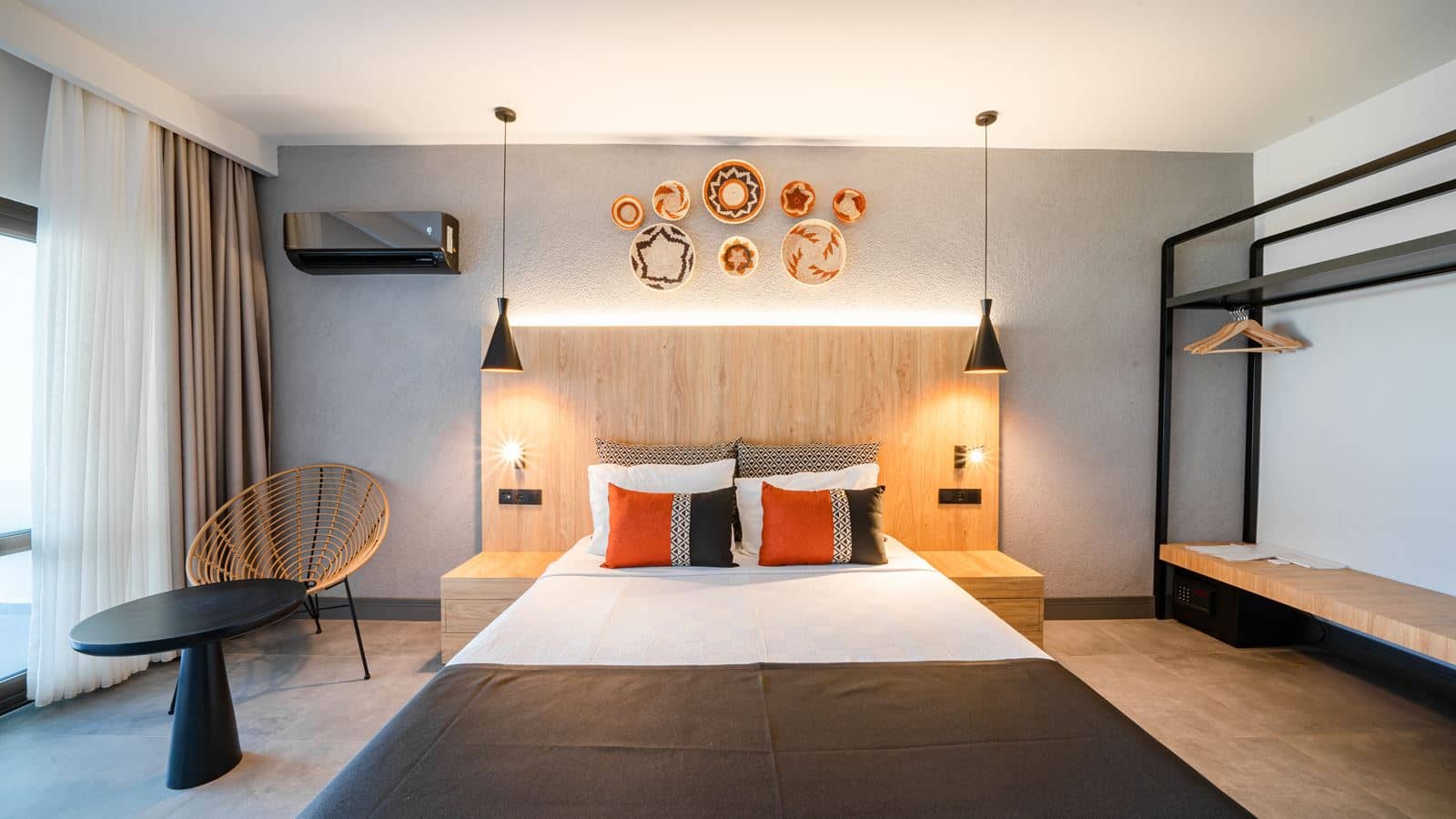 rooms-deluxe-family-room
