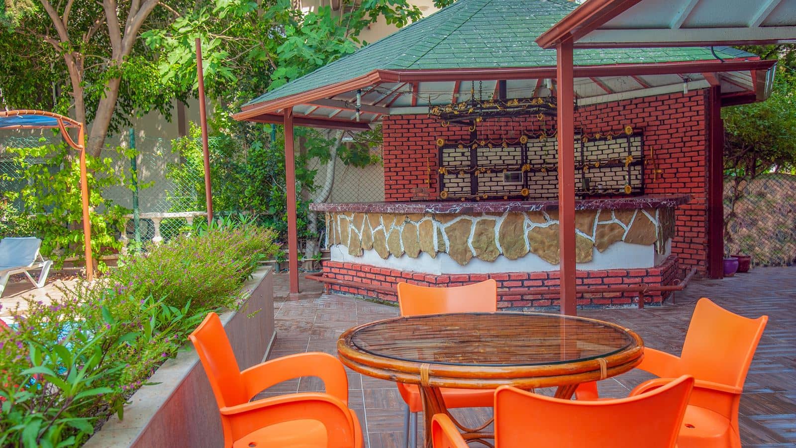 bars-pool-side-bar