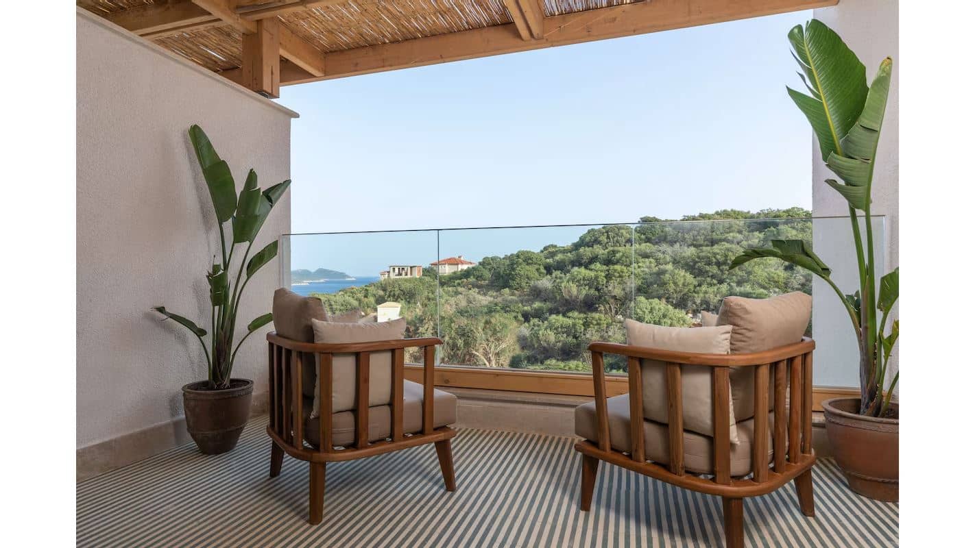 rooms-superior-room--side-sea-view