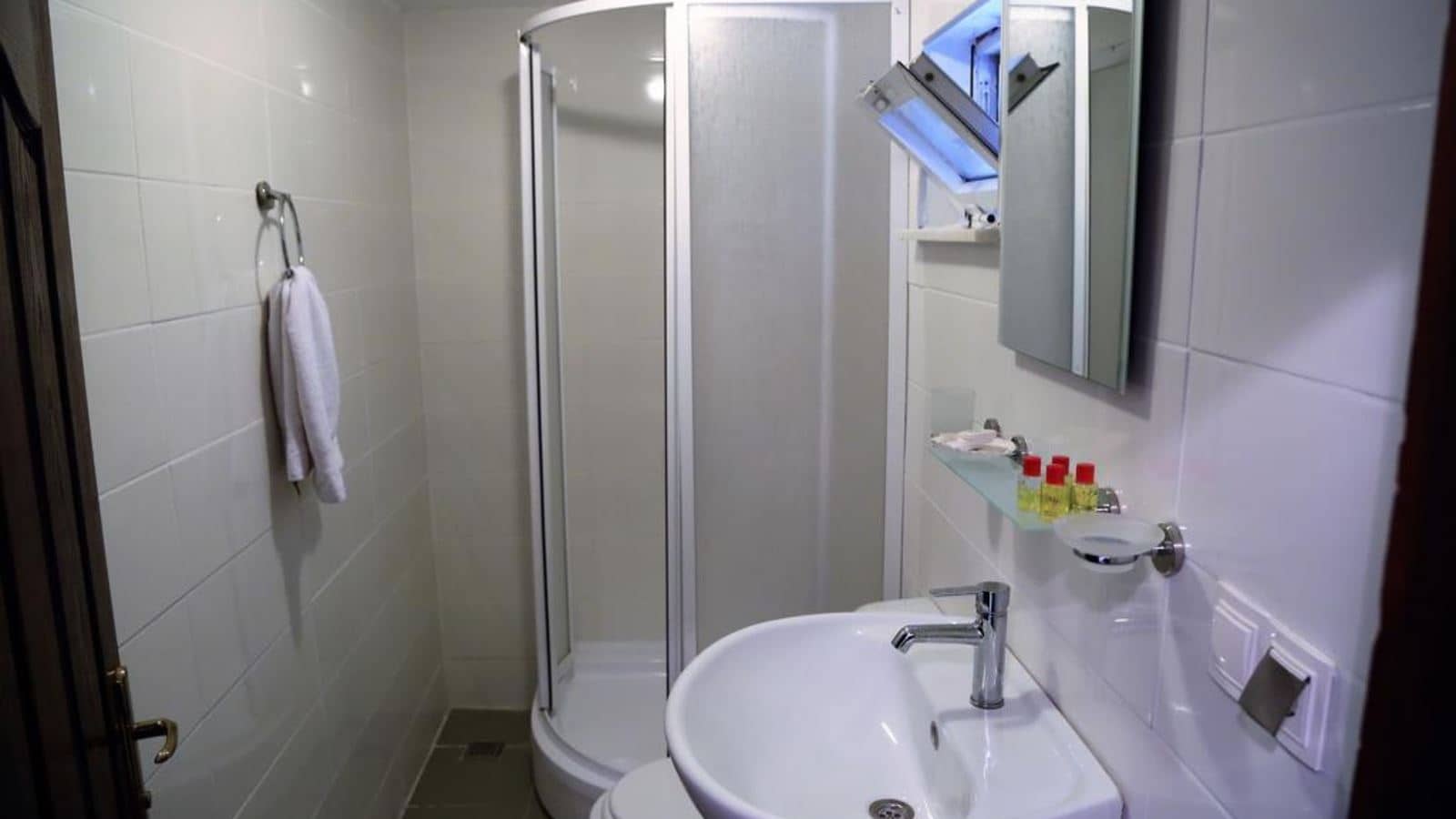 rooms-deluxe-room