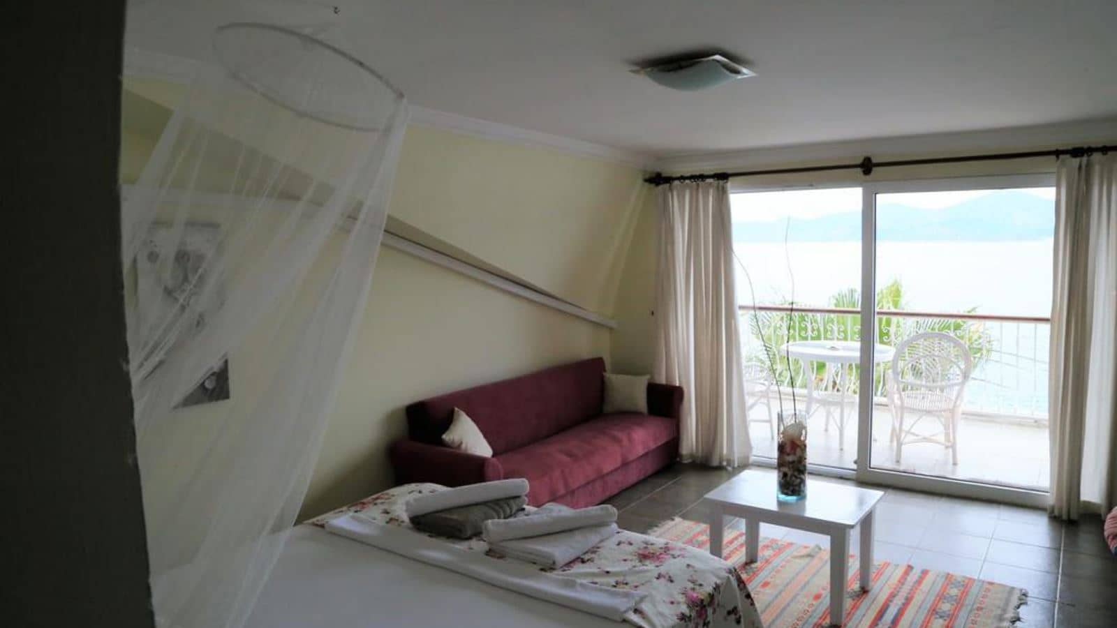 rooms-deluxe-room