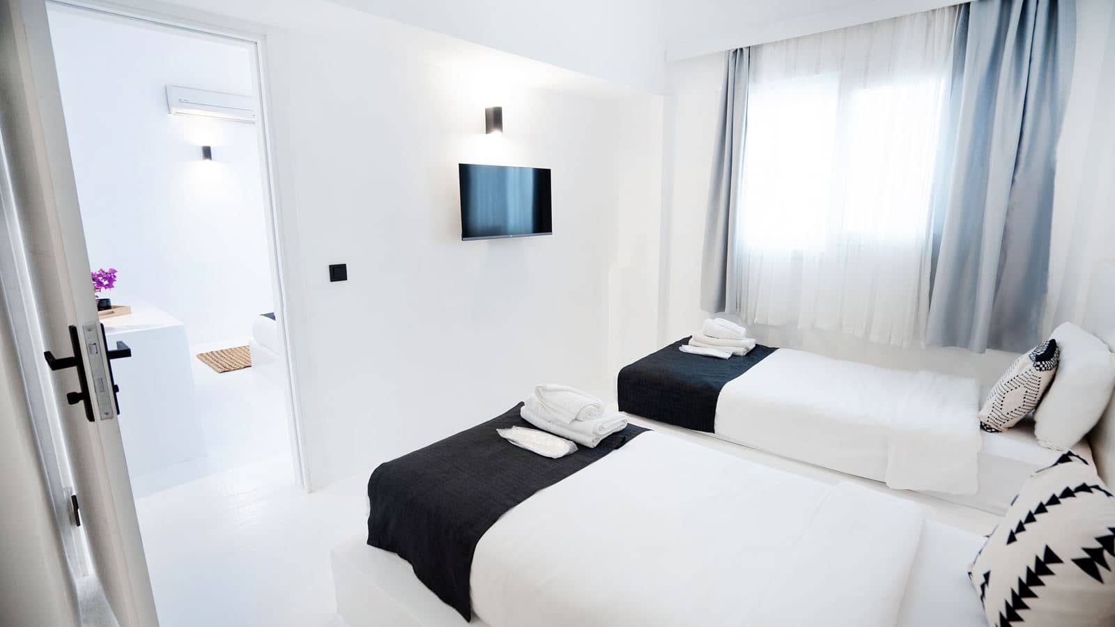 rooms-superior-4-kisilik-oda--kara-manzarali