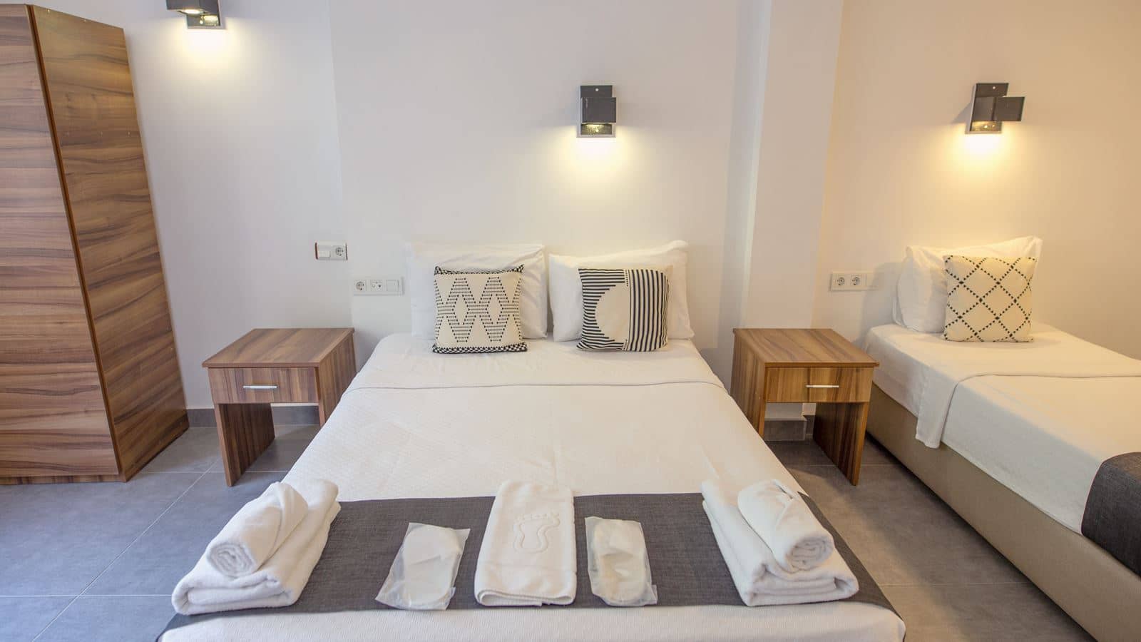 rooms-standart-3-kisilik-oda--kara-manzarali