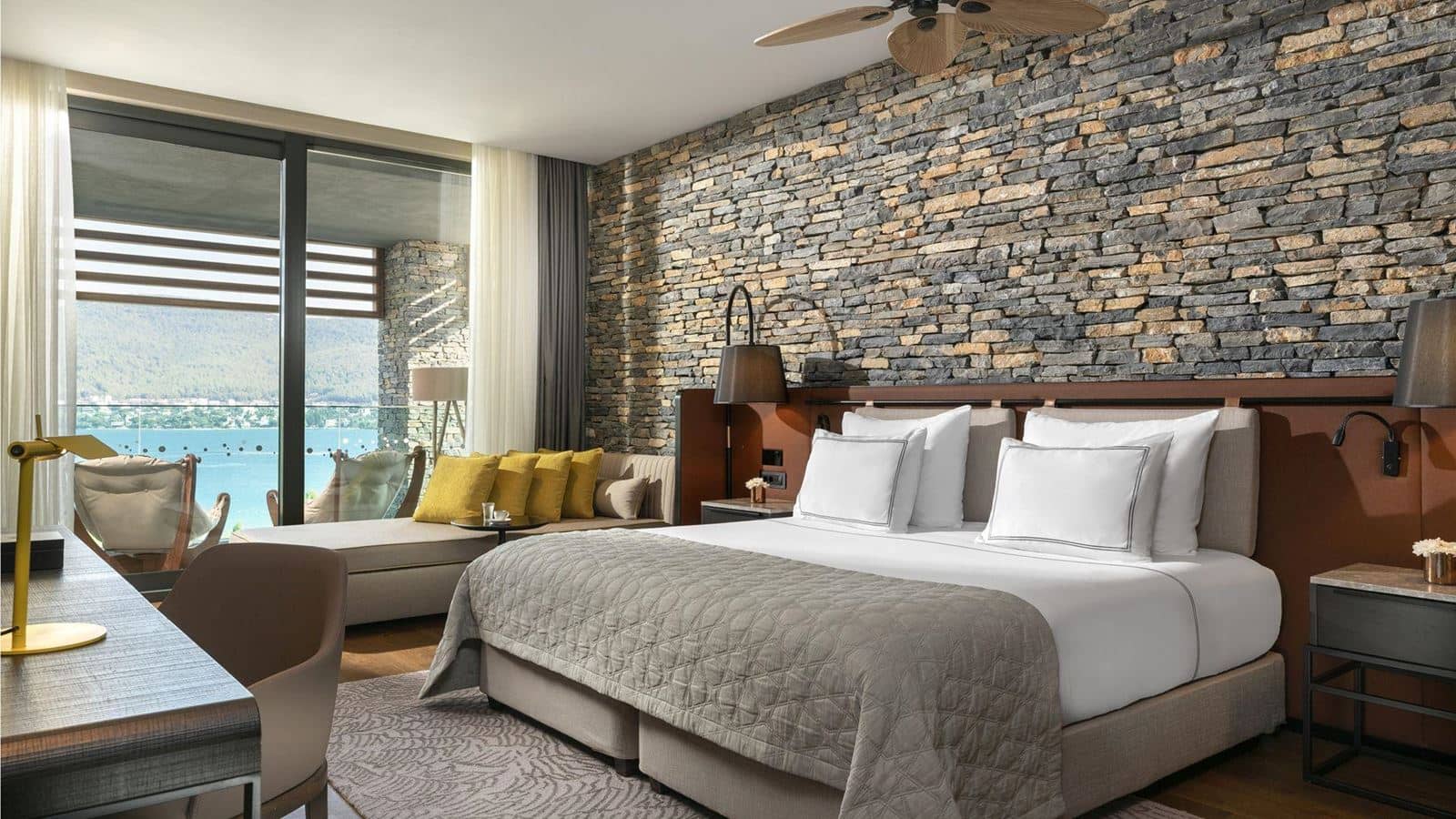 rooms-family-room-partly-sea-view
